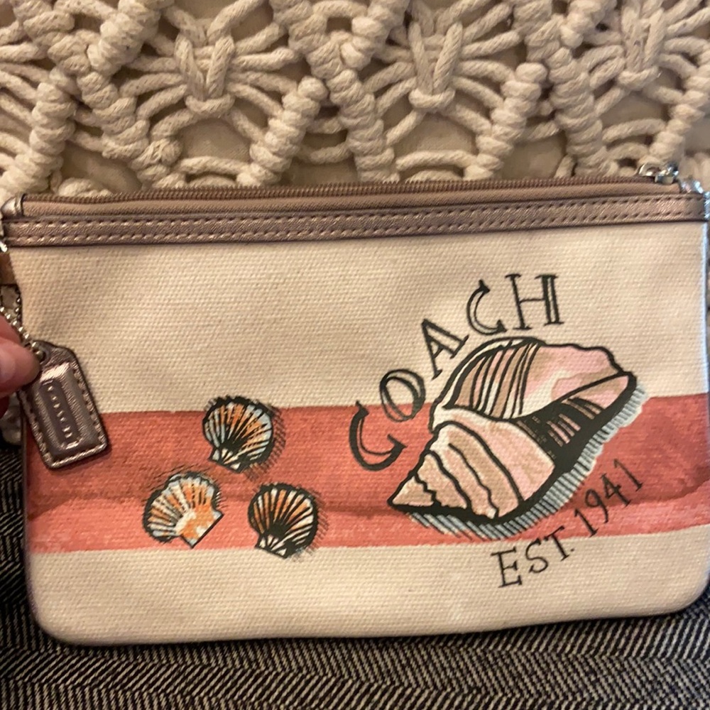 COPY - Coach canvas wristlet with hangtag